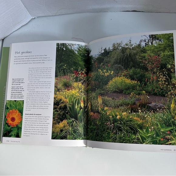 Meredith Kirton : PLOT designing your own garden HARDCOVER - Picture 10 of 16